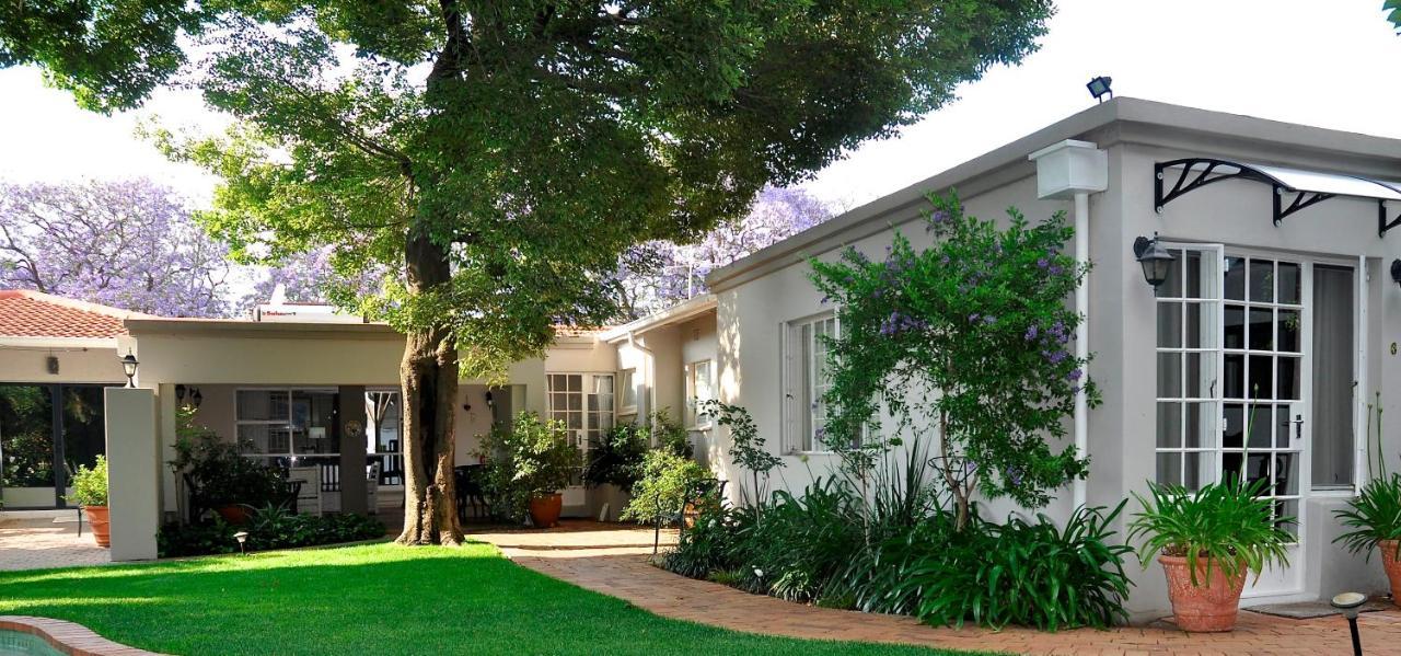 Rosebank Lodge Guesthouse By Claires Johannesburg Exterior photo