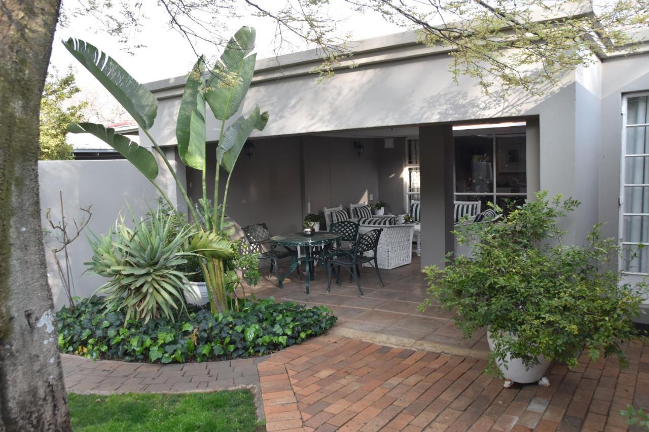 Rosebank Lodge Guesthouse By Claires Johannesburg Exterior photo