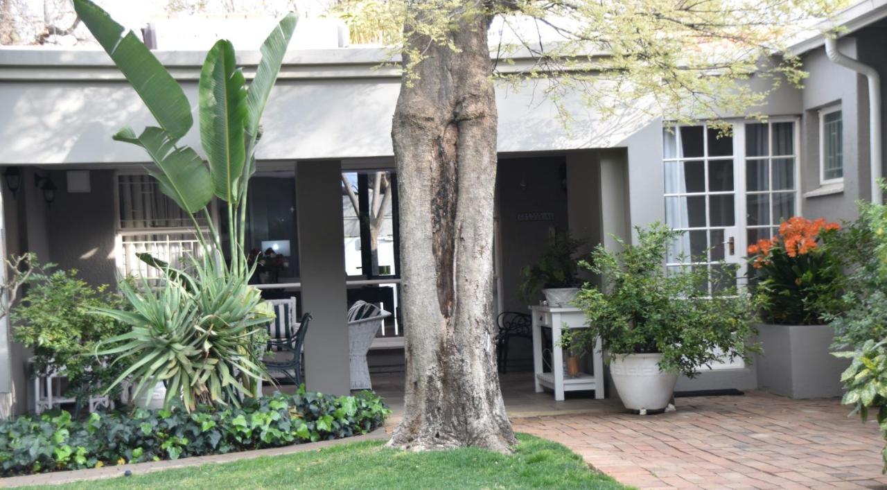 Rosebank Lodge Guesthouse By Claires Johannesburg Exterior photo